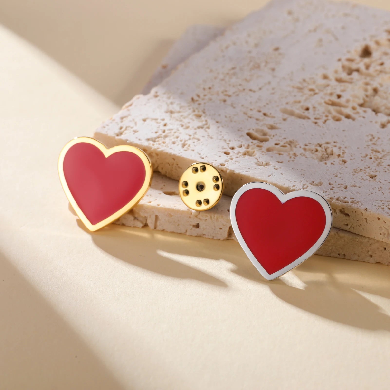 Sipuris Red Heart Pin Brooch For Women Men Stainless Steel Trendy Creative Poker Cards Suit Decoration Badge Jewelry Gifts
