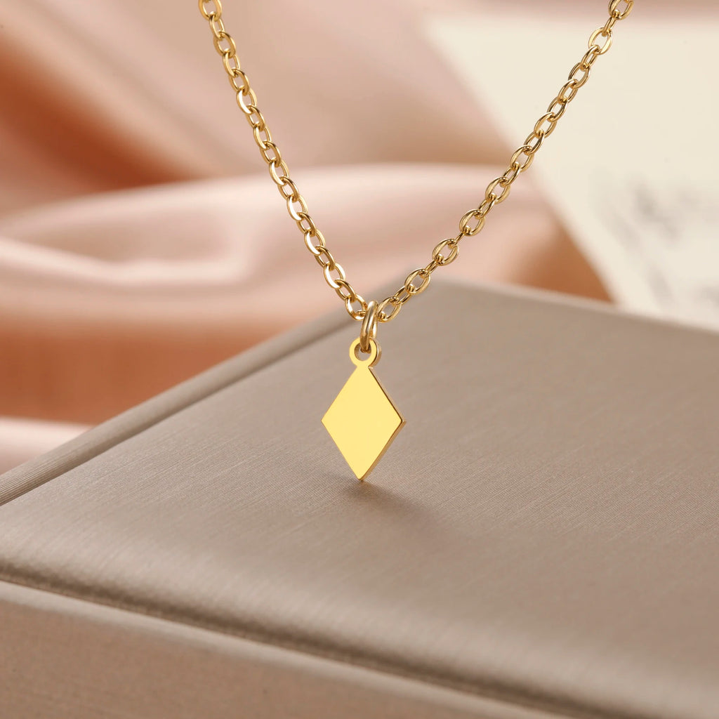 Unift Lucky Gambler Necklace for Poker Players Digger Stainless Steel Spade Ace Pendant Women Choker Neck Chain Trendy Jewelry